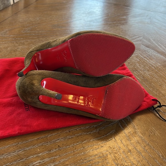 Olive green suede louboutins - Picture 2 of 3